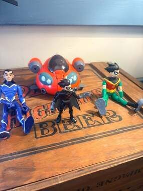 Vintage 2003-2005 Bandai Teen Titans Animated Series Action Figure Lot with Red